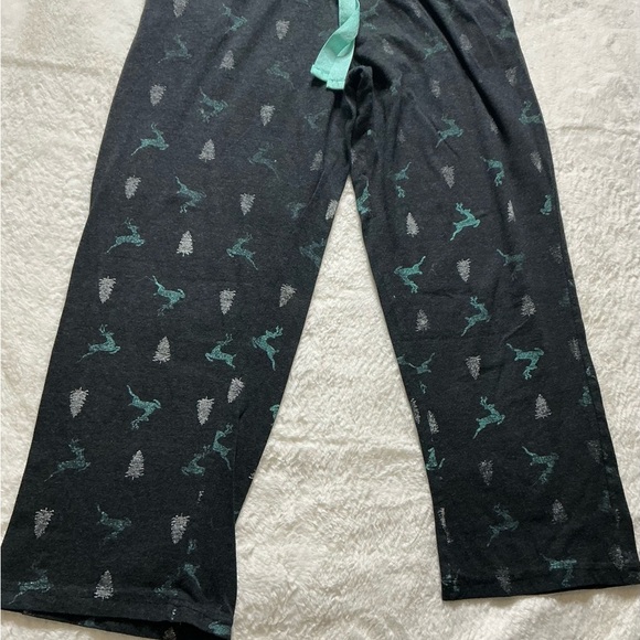 Comfortable Black and Green Geometric Pajama Bottoms - Picture 2 of 4